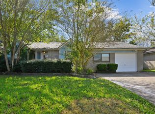 9904 Thrush St, La Porte, TX 77571