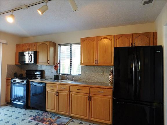 5th image of 198 Linda Ln #198