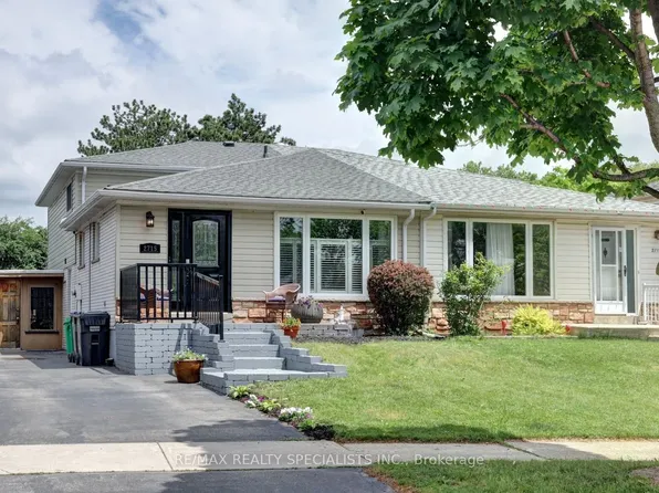 2715 Hollington Cres, Mississauga, ON L5K 1E8