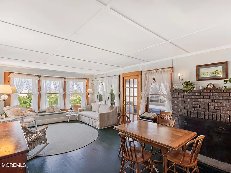 146 Sunset Ln — Photo 8
