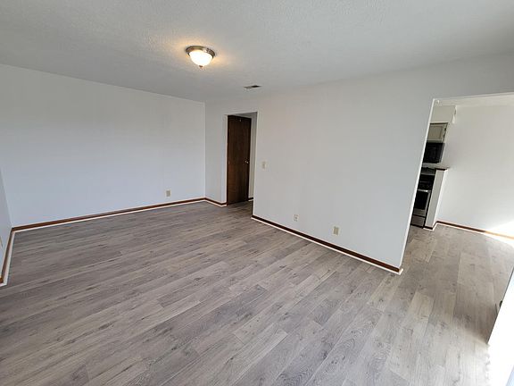 3rd image of 9477 Woodland Hills Dr