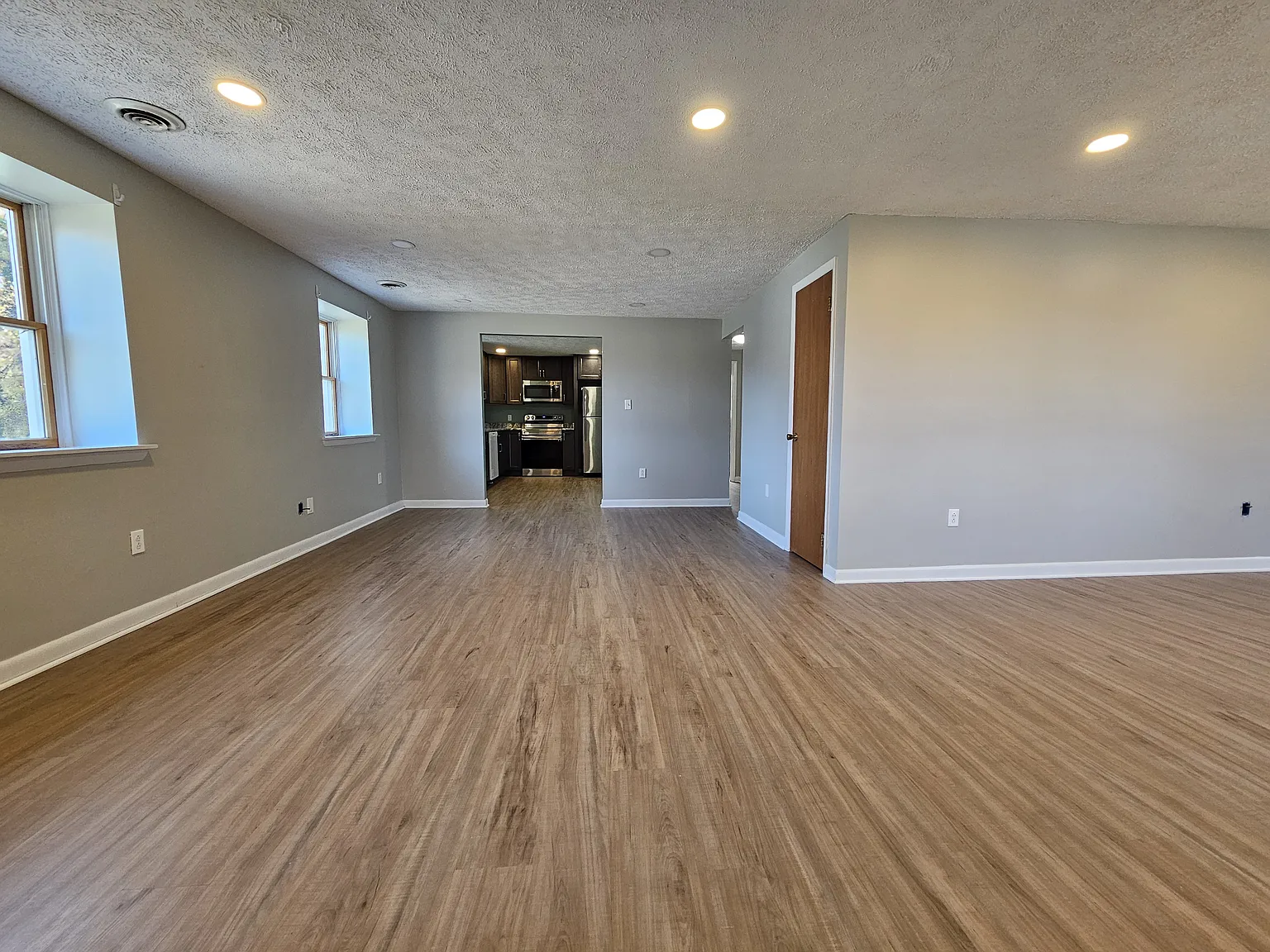 2 bed, 1100 sqft, $1,750 — Photo 2