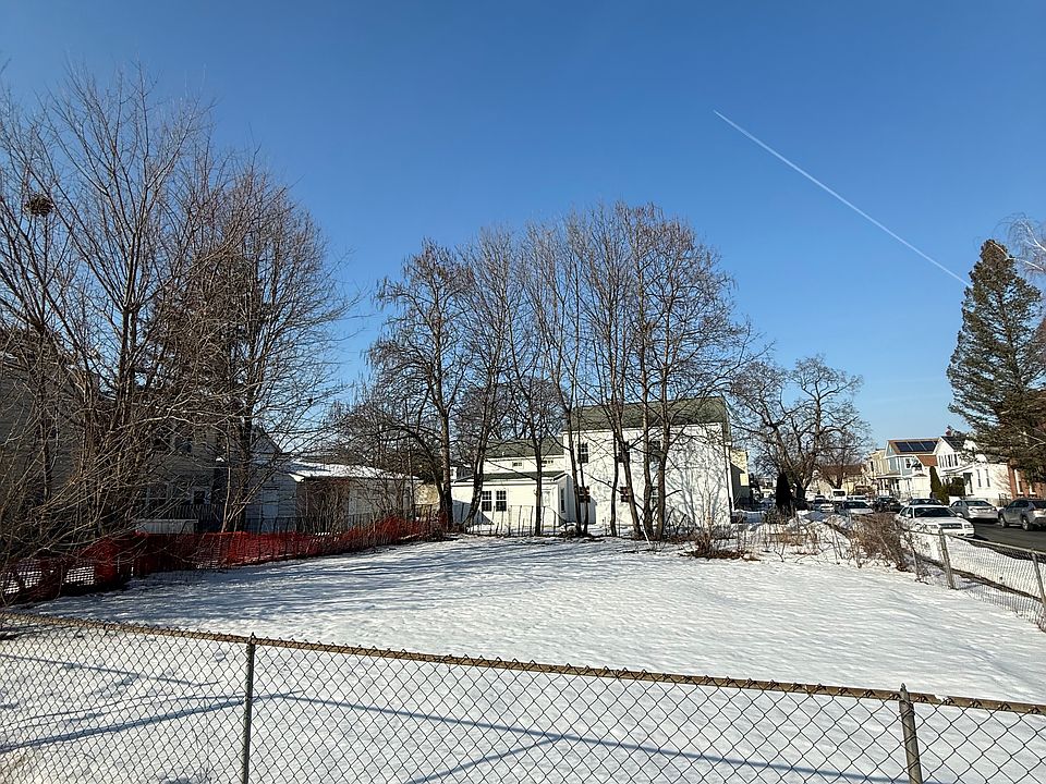 2nd image of 400 13th St #1