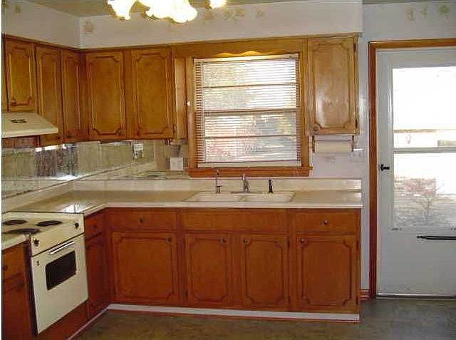 2nd image of 3015 Wilkie Rd