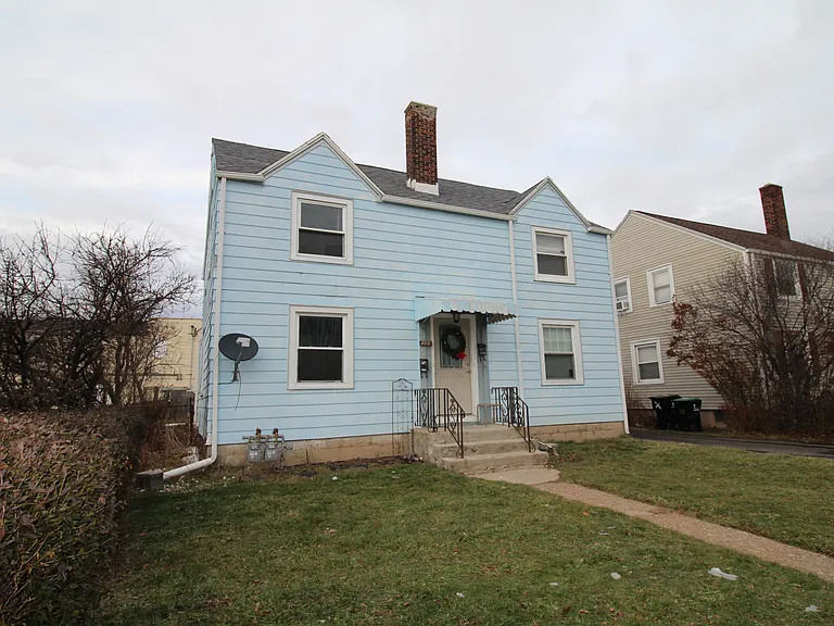 205 Mayville Ave — Photo 2