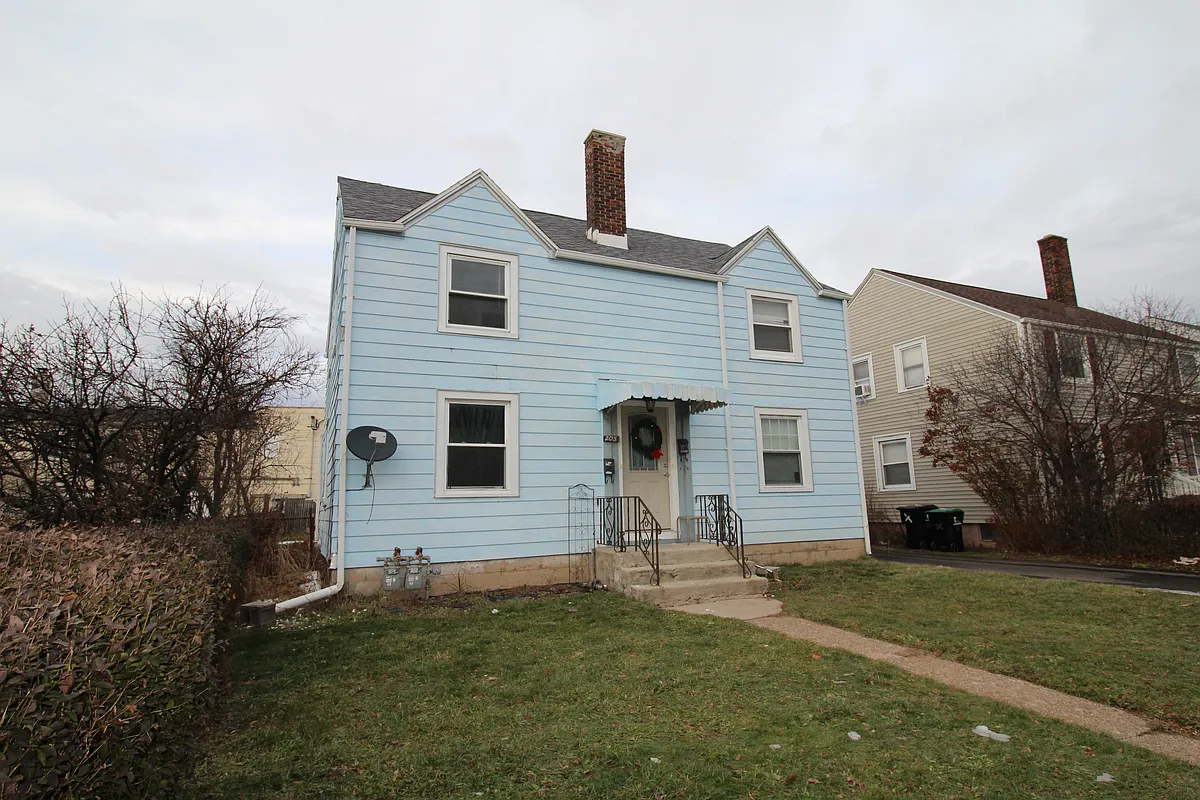 Building Photo - 205 Mayville Ave