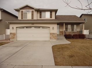950 W Longleaf Dr, North Salt Lake, UT 84054