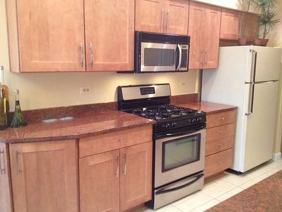 3rd image of 1208 S Parkside Dr