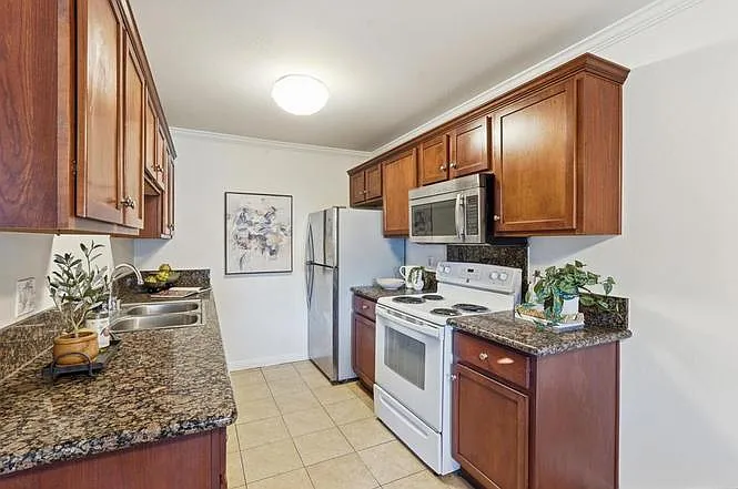 255 S 2nd St S #7 — Photo 9