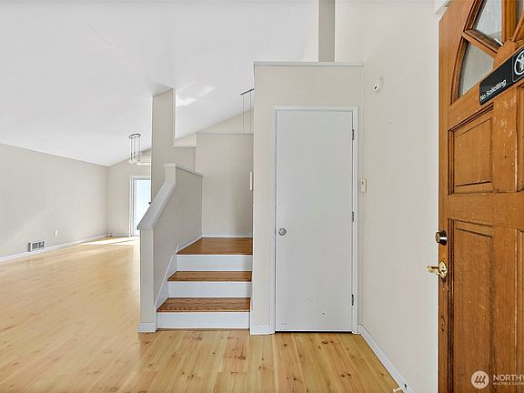 4th image of 20606 114th Street E