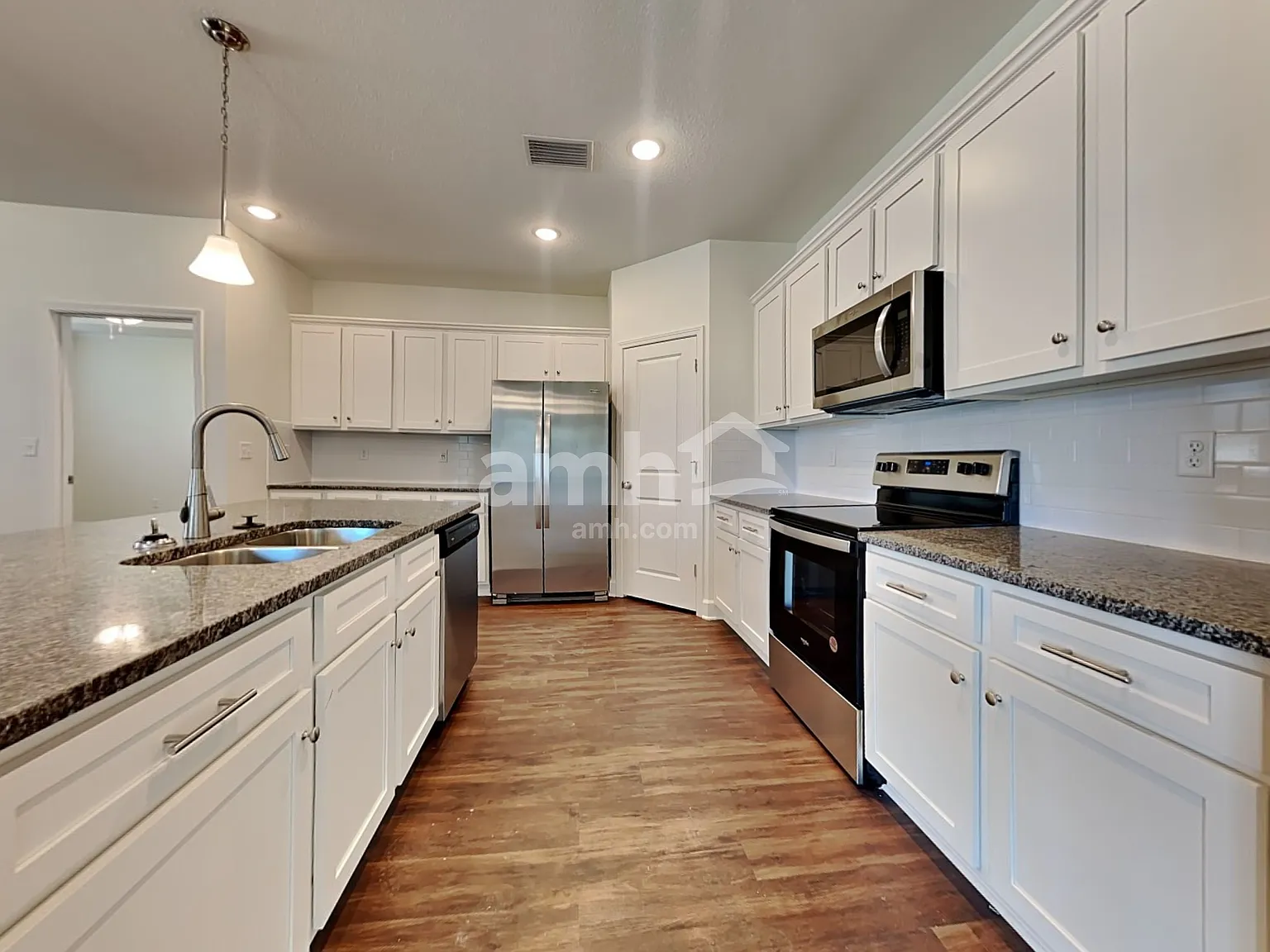 5 bed, 3.0 bath, 2215 sqft, $2,500 — Photo 4
