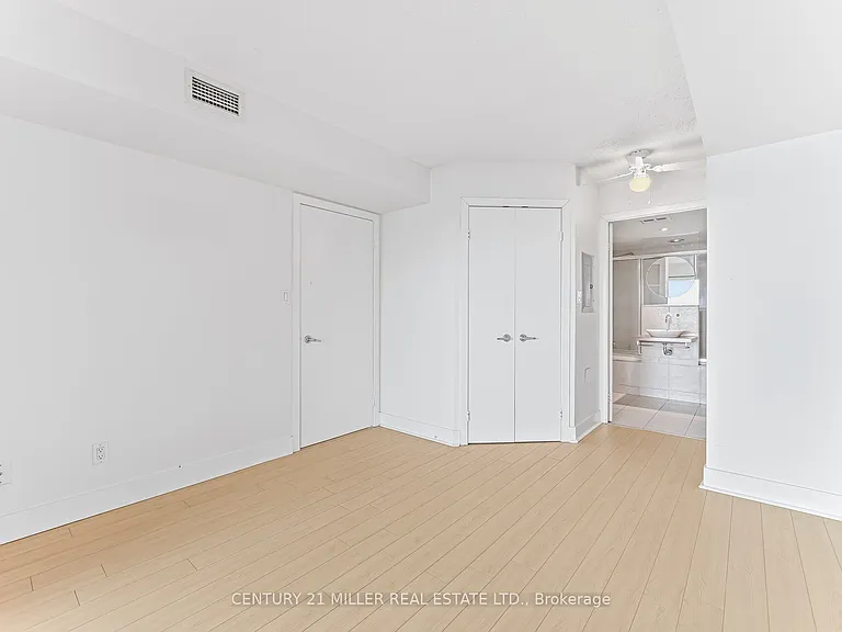 550 Queens Quay W #318 — Photo 16