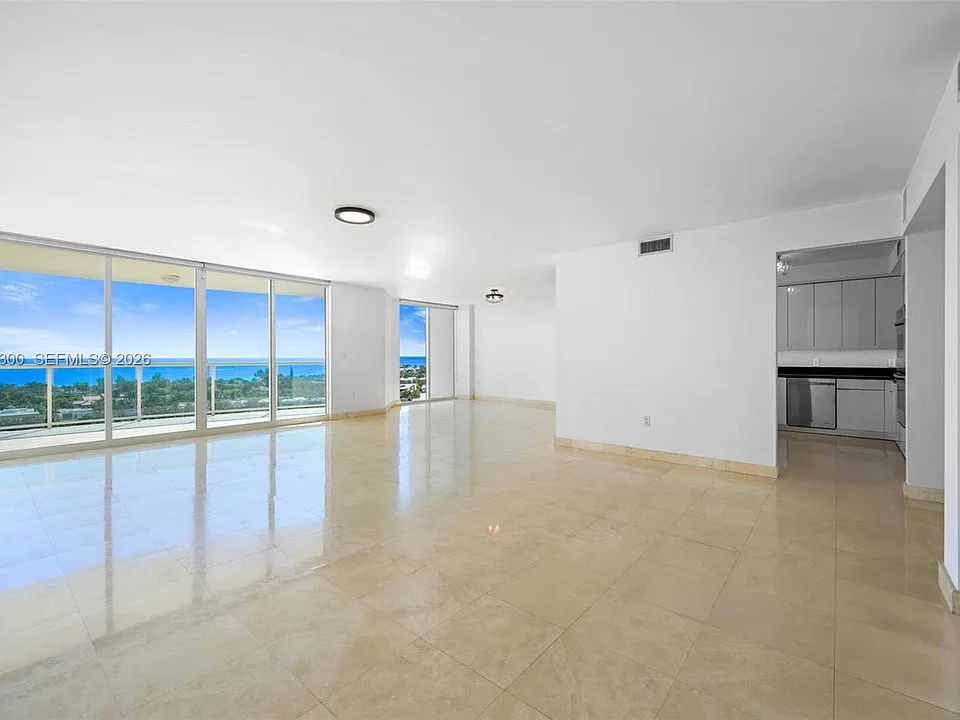 20201 E Country Club Dr #1502