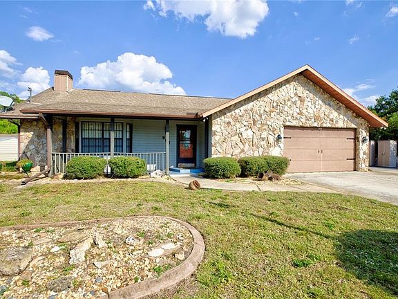 2nd image of 900 Sunset Ct