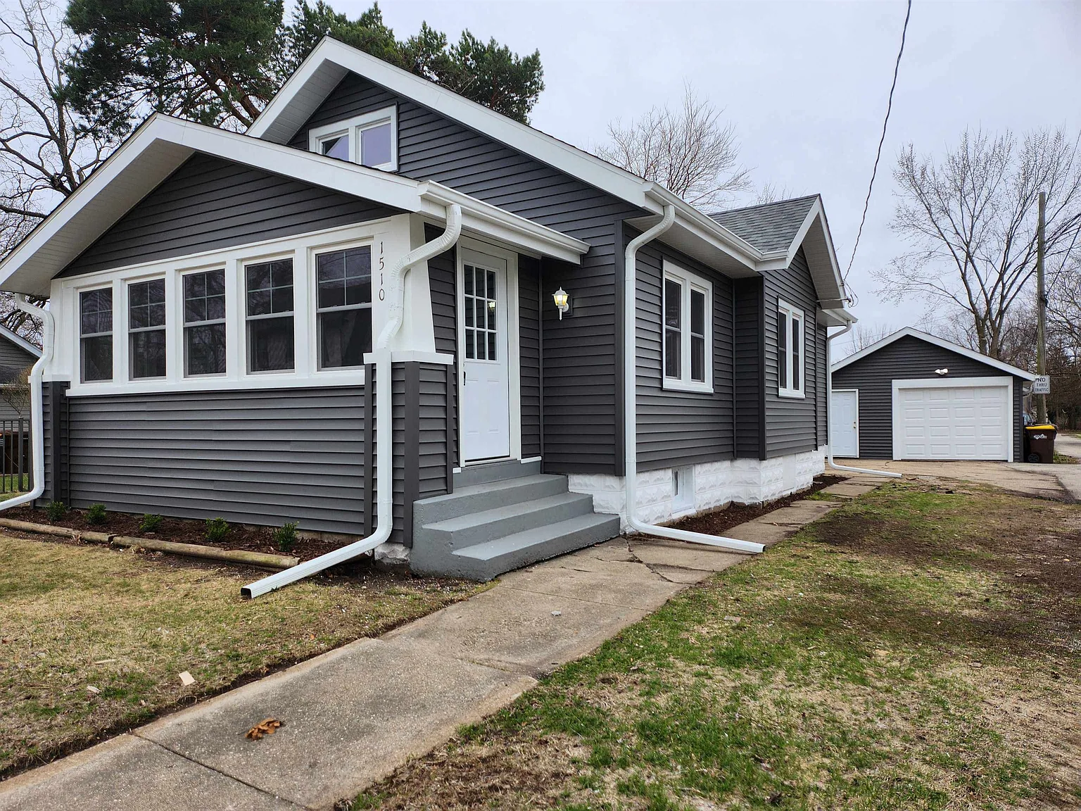 1510 Custer Ave photo 1