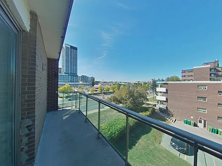 6 The Donway E #210 — Photo 15