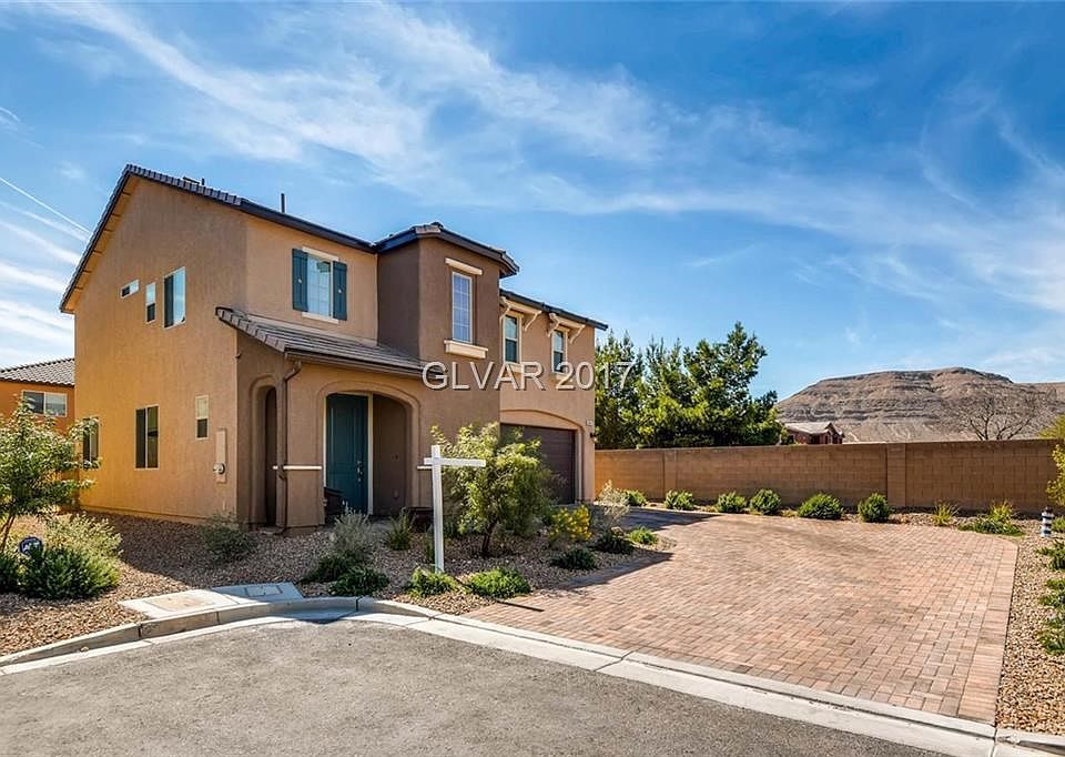 Oversized END of a Cup-de-sac Lot with HUGE Paver Driveway