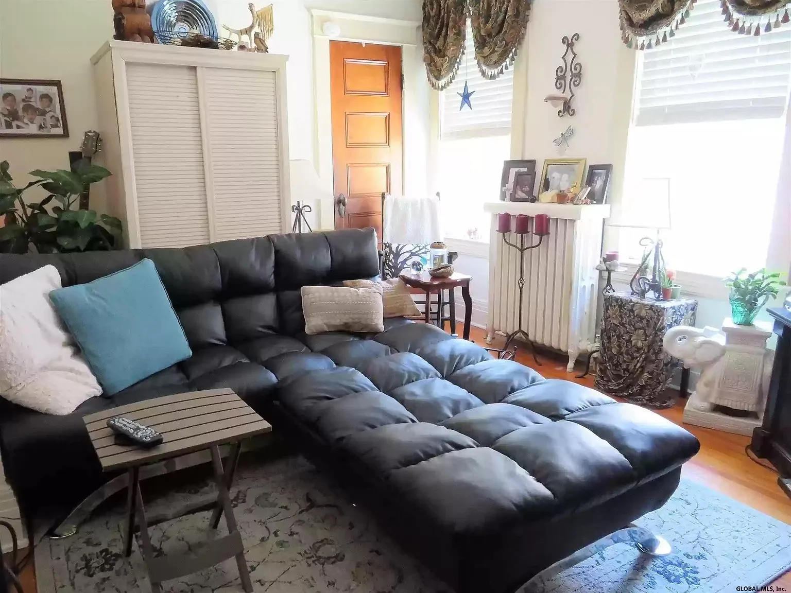 96 Manning Blvd — Photo 1