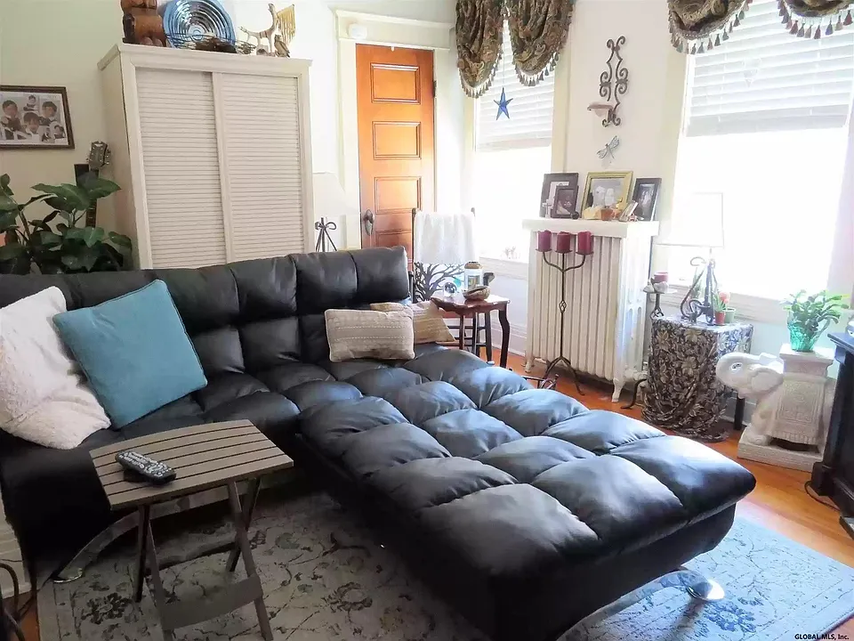 96 Manning Blvd #2