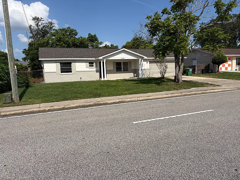 2049 N Normandy Blvd — Photo 8