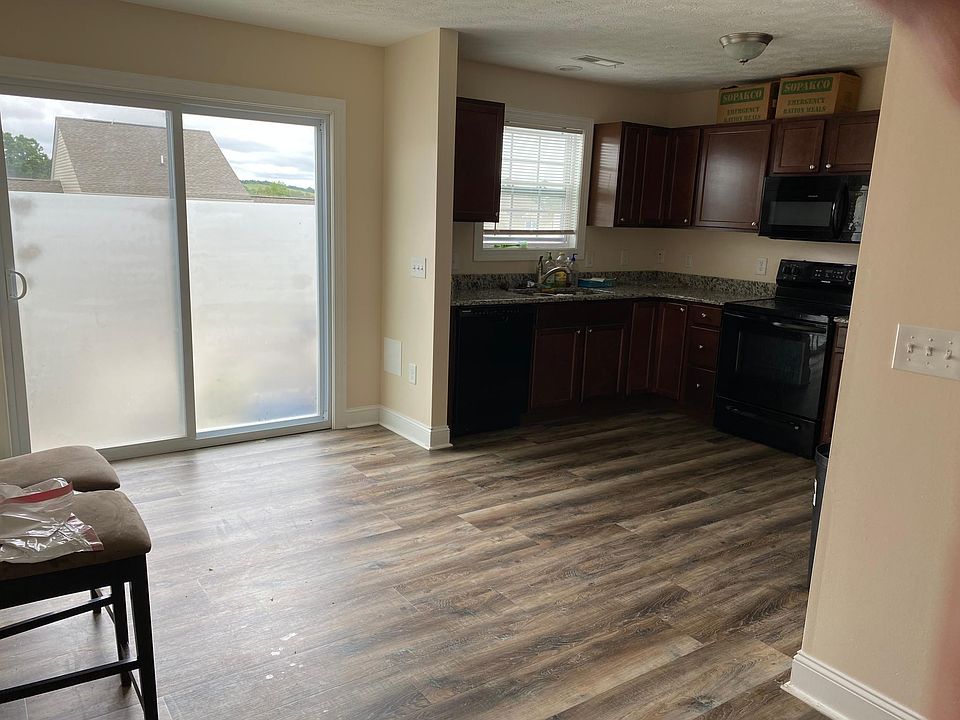 1st image of 570 Pin Oak Dr NW