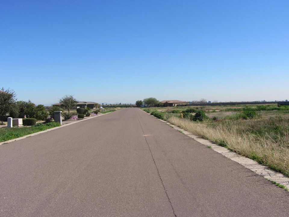 1st image of 15928 W Cinnabar Ct