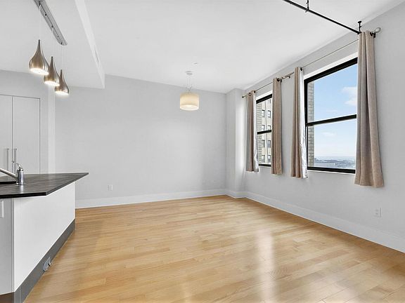 5th image of 4 Beacon Way APT 1007