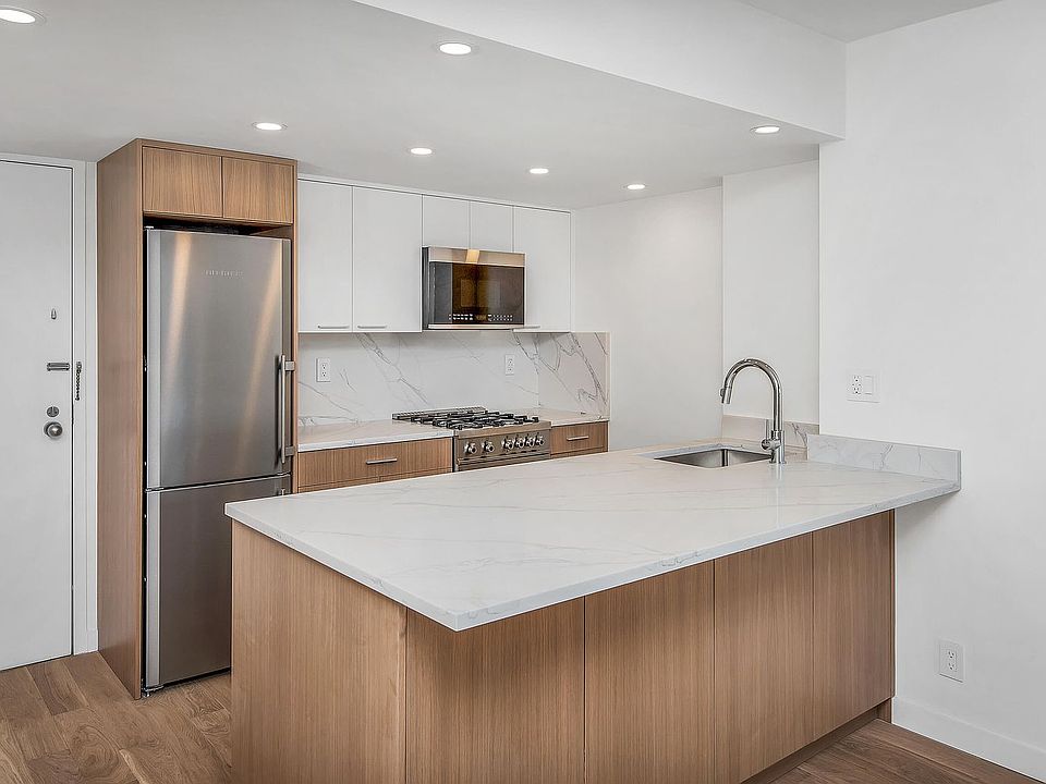 1st image of 1 Irving Pl APT G21c