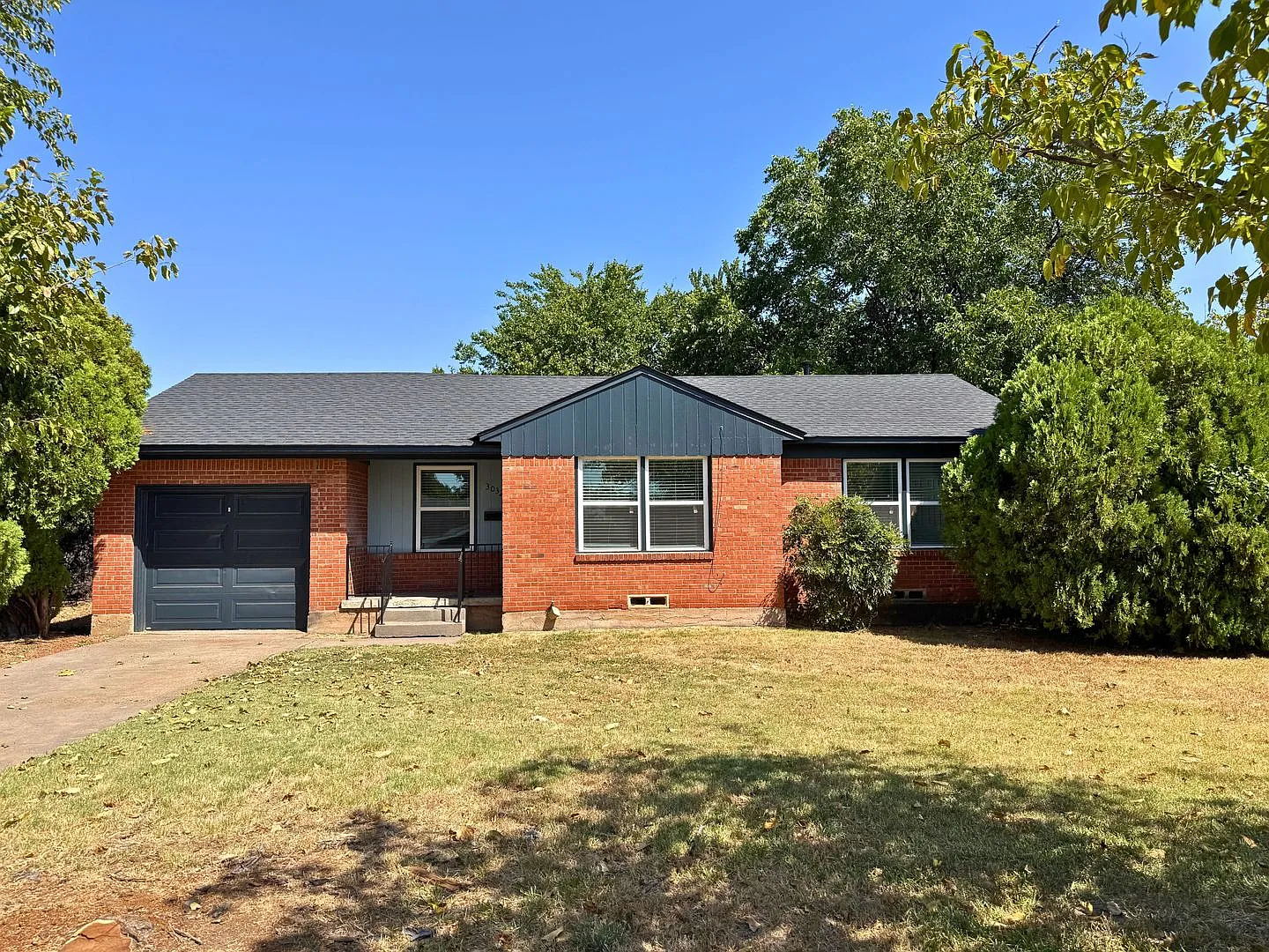 Fully remodeled 2/1 corner-lot home in Faith Village! — Photo 1