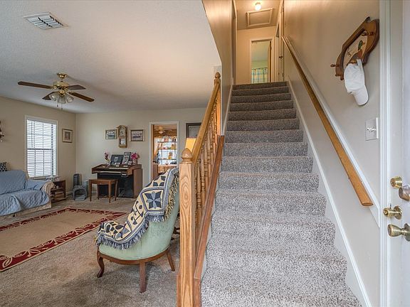 3rd image of 6920 Hillshire Dr