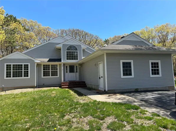 59 Apple Lane, Medford, NY 11763