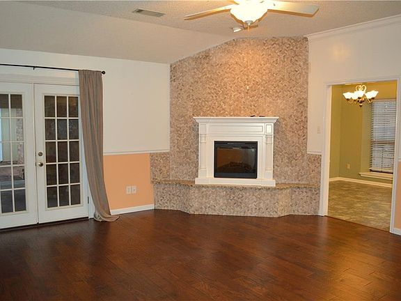 4th image of 5200 Fairview Ave