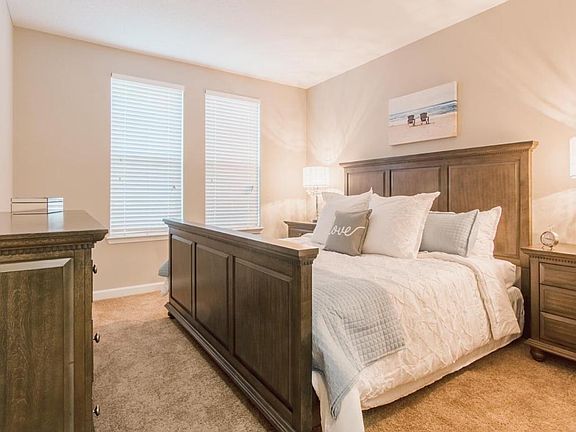 4th image of 906 Oasis Palm Cir