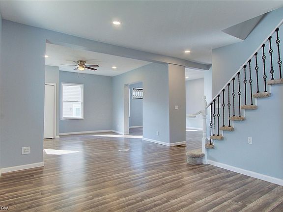 3rd image of 1123 13th St NW