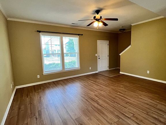 3rd image of 2615 Valentine Ln