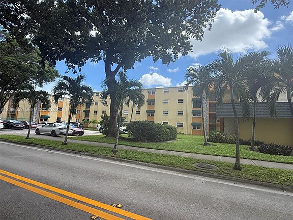 2nd image of 606 W 81st St APT 405