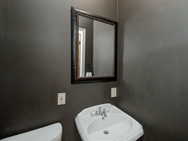 237 E Saint Joseph St — Photo 9
