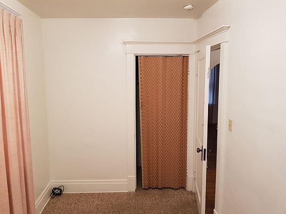 5th image of 1123 E Delavan Ave