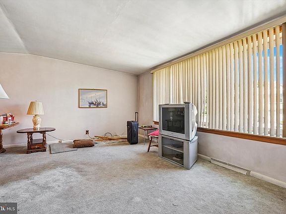 3rd image of 8207 Narvon St