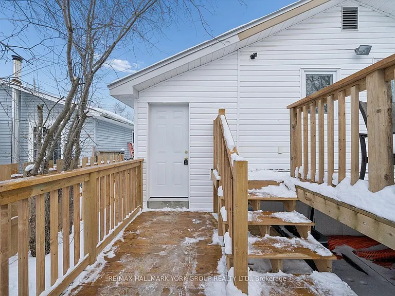 27008 Kennedy Rd #UPPER — Photo 22