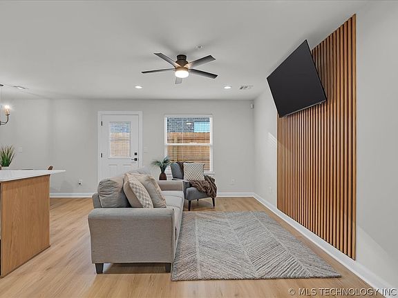 5th image of 1448 N Main St #2