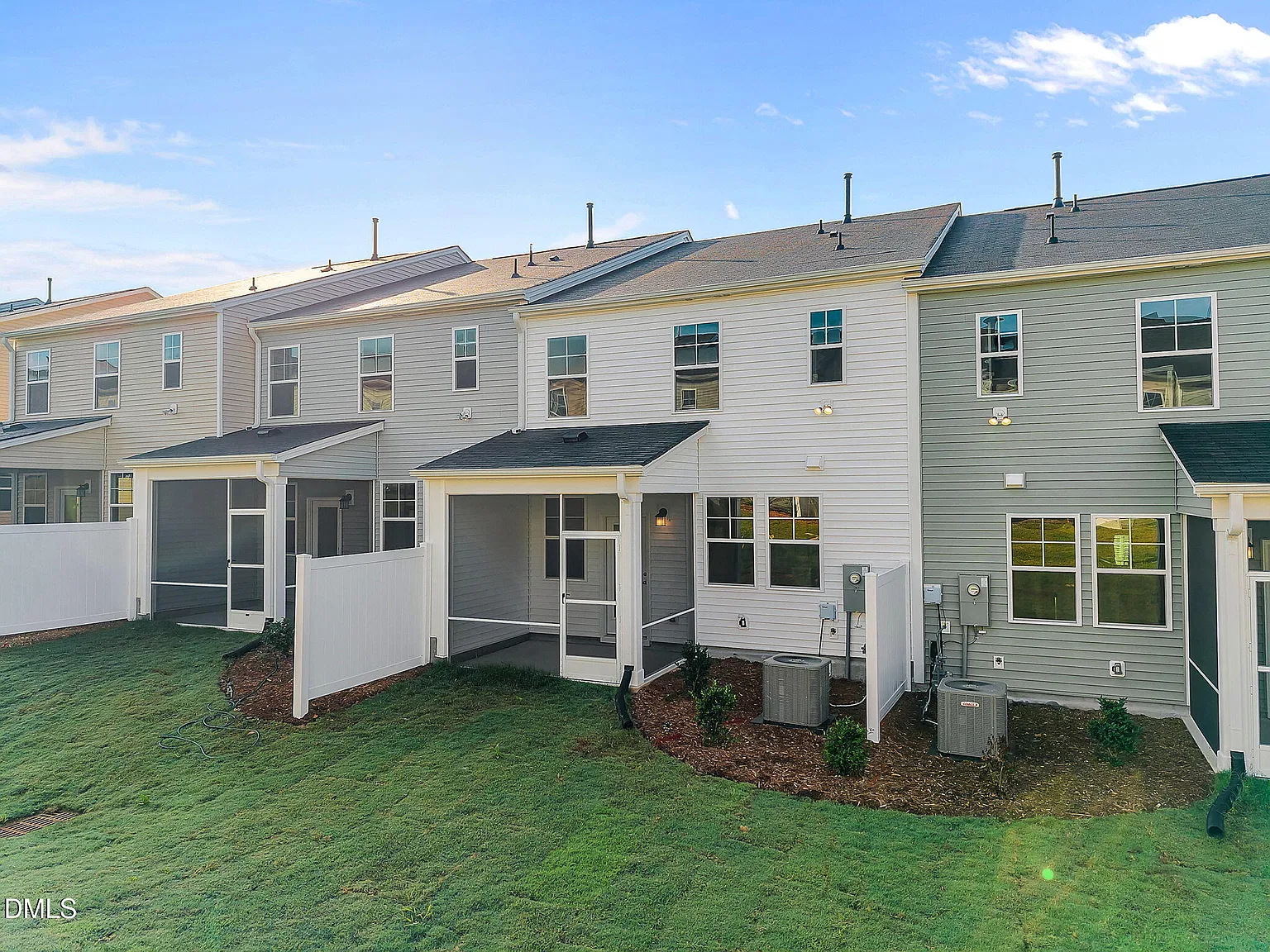 3 bed, 2.5 bath, 1792 sqft, $1,950 — Photo 3
