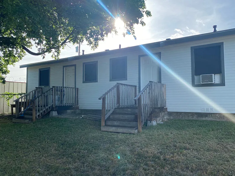 207 Wolf St #B — Photo 9
