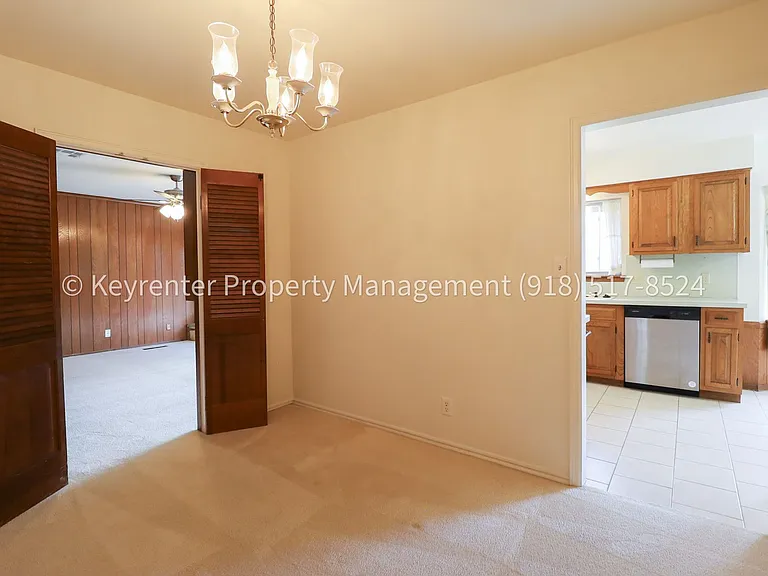 6828 E 47th St S — Photo 17