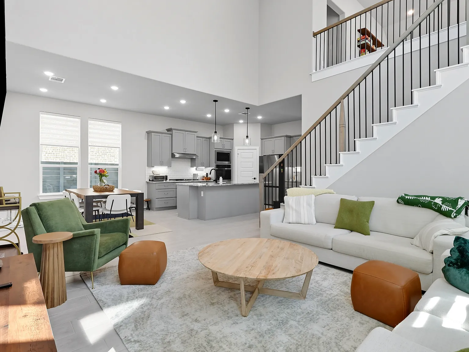4 bed, 2436 sqft, $3,200 — Photo 4