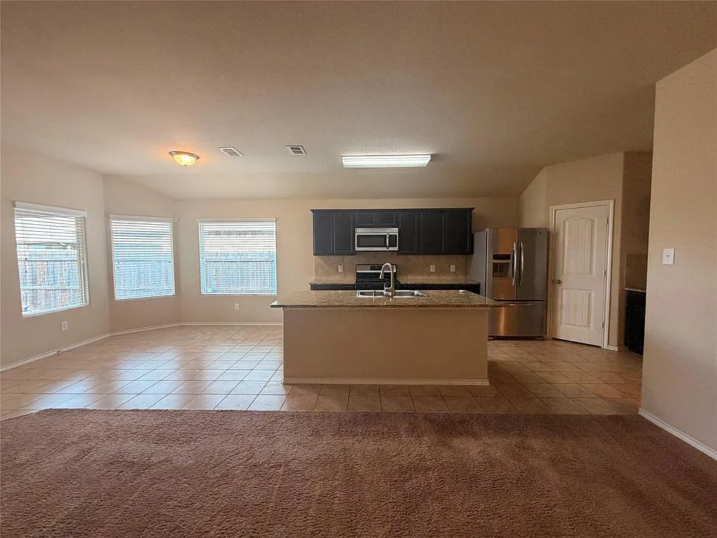 4 bed, 2.0 bath, 1792 sqft, $2,095 — Photo 2