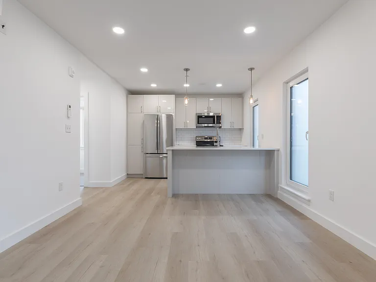 2837 Washington St #4 — Photo 1