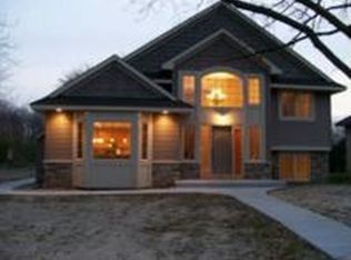 212 Nadeau Rd, Little Canada, MN 55117