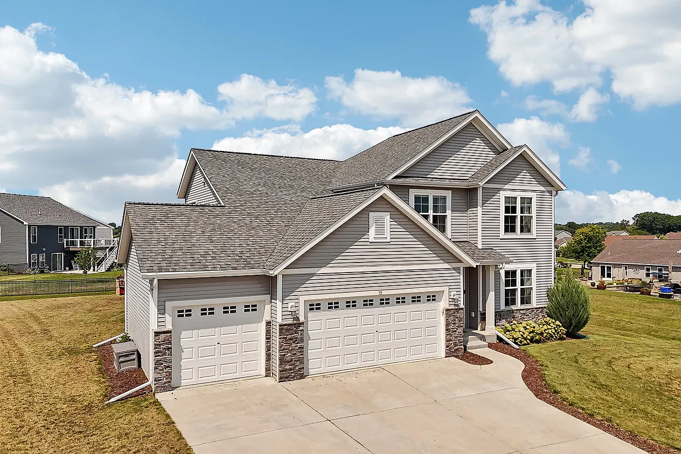 5 bed, 3.5 bath, 2847 sqft, $4,200 — Photo 2