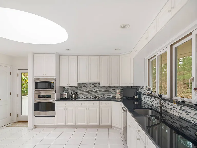 14 Indian Pipe Dr — Photo 8